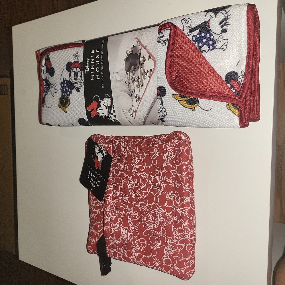 𝅺DISNEY Minnie Mouse Hot Pads and Dish Drying Mat Set 2pcs each Red